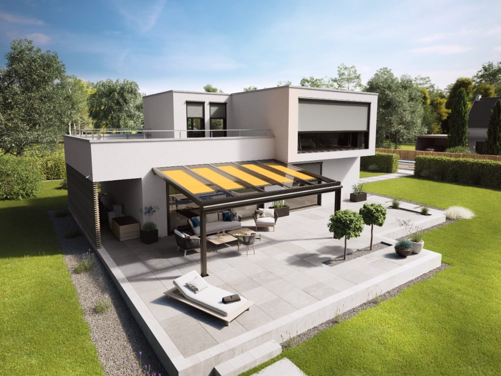 Fernaufnahme von modernem Haus und stylischen Terrassenüberdachung mit Markisen.